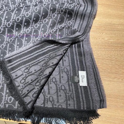 There is no competitor to buy Dior's latest Oblique double-sided jacquard scarf free of commnjhfg07f - Image 4