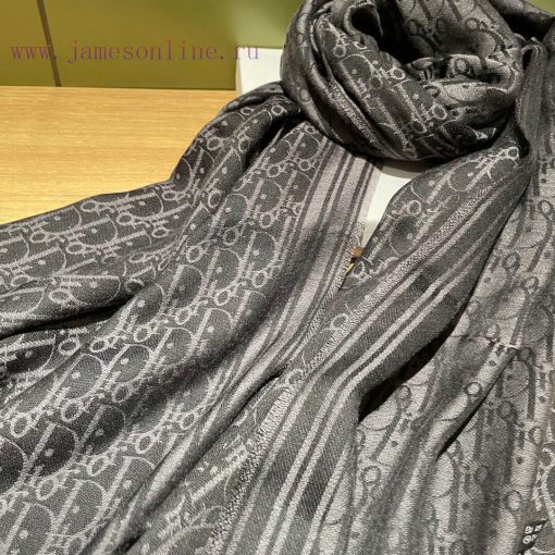 There is no competitor to buy Dior's latest Oblique double-sided jacquard scarf free of commnjhfg07f - Image 7