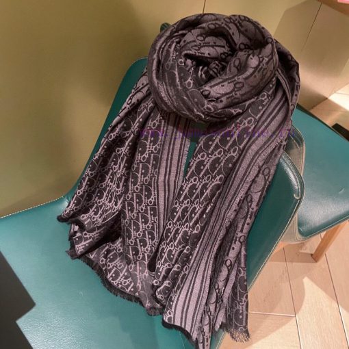 There is no competitor to buy Dior's latest Oblique double-sided jacquard scarf free of commnjhfg07f - Image 8