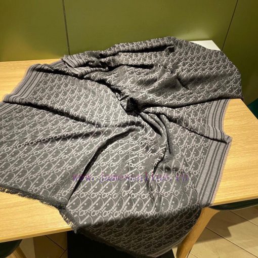 There is no competitor to buy Dior's latest Oblique double-sided jacquard scarf free of commnjhfg07f - Image 9