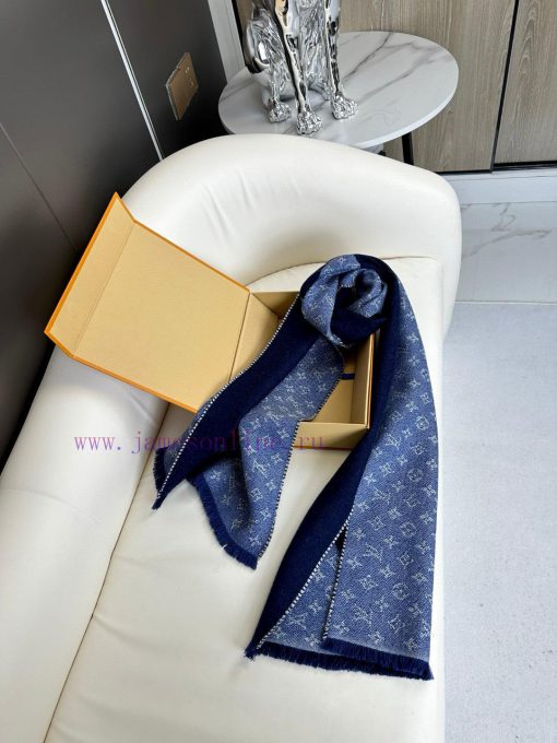 The Nigo co branded denim blue scarf, which is not a market imitation knit and is popular algajx1zuw - Image 6