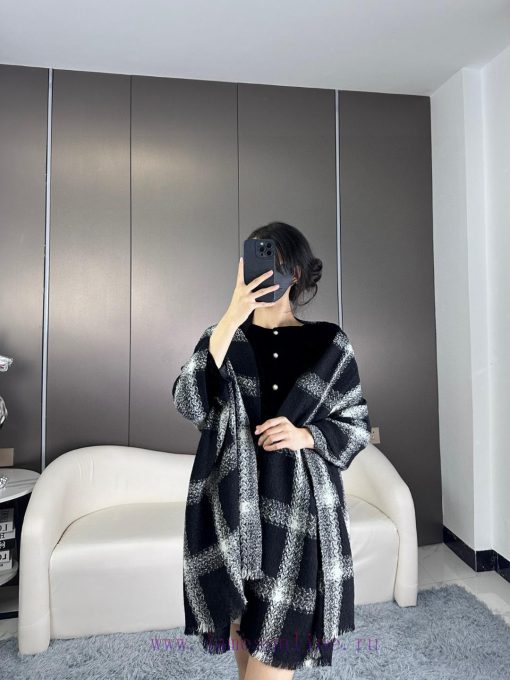 New 2024 CHA Chanel Autumn/Winter Product: Cashmere Lightweight Shrink Shawl Scarf. This is cz9bzh8j