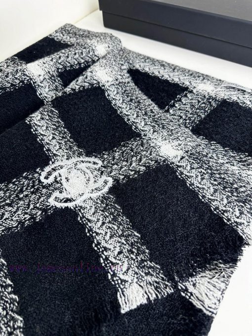 New 2024 CHA Chanel Autumn/Winter Product: Cashmere Lightweight Shrink Shawl Scarf. This is cz9bzh8j - Image 9