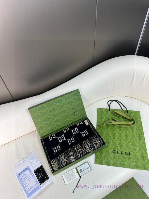 The 2023 Gucci Classic Cashmere Scarf is a double-sided scarf with a checkered pattern on ond2cbgg2v - Image 4
