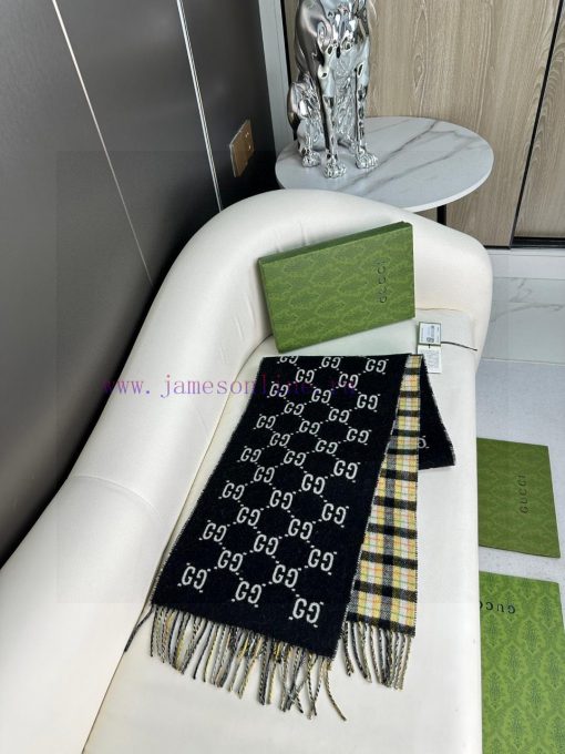 The 2023 Gucci Classic Cashmere Scarf is a double-sided scarf with a checkered pattern on ond2cbgg2v - Image 7