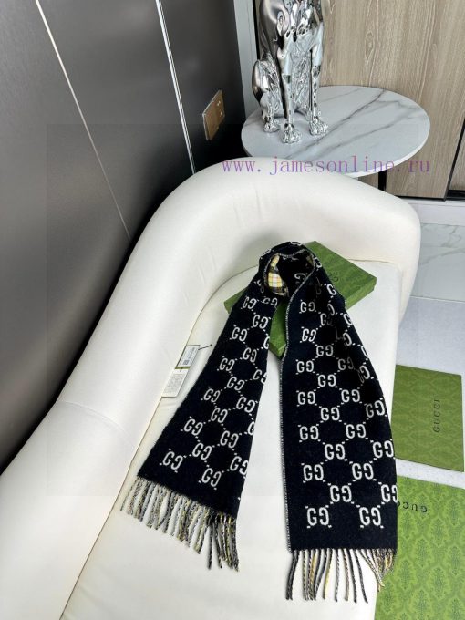 The 2023 Gucci Classic Cashmere Scarf is a double-sided scarf with a checkered pattern on ond2cbgg2v - Image 8