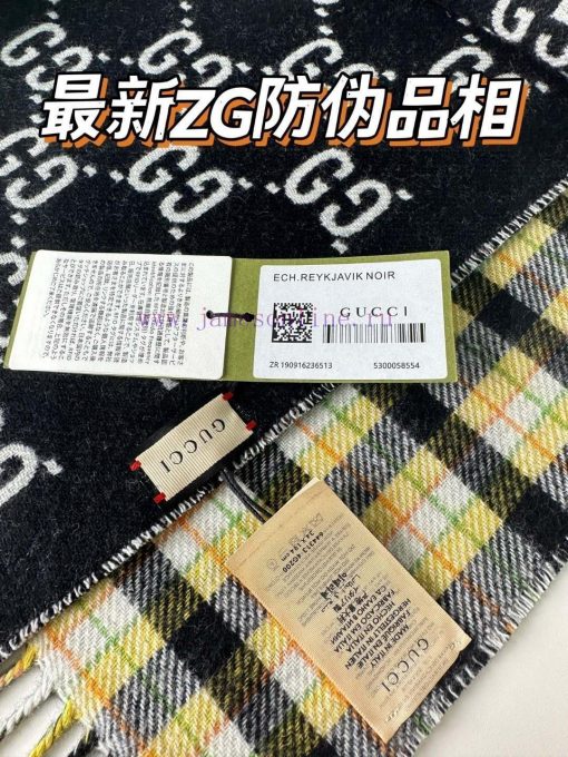 The 2023 Gucci Classic Cashmere Scarf is a double-sided scarf with a checkered pattern on ond2cbgg2v - Image 10