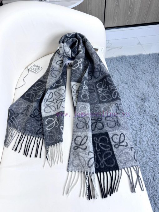 Excellent quality, Roewe two-color checkerboard long scarf. It's fortunate to have received 1f89bysa - Image 5