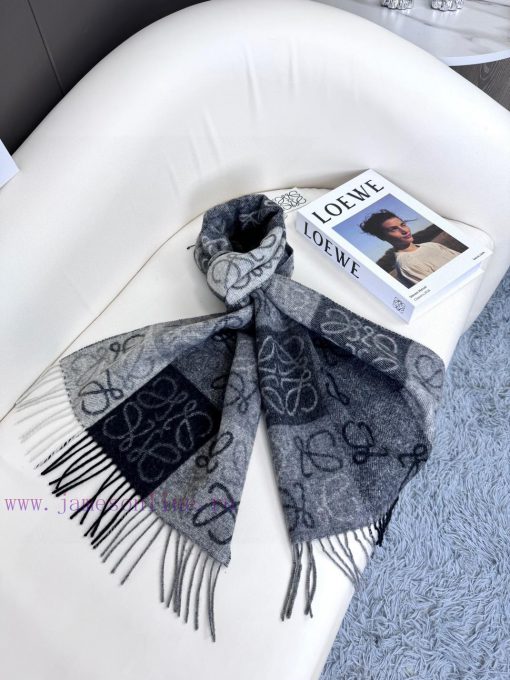Excellent quality, Roewe two-color checkerboard long scarf. It's fortunate to have received 1f89bysa - Image 7