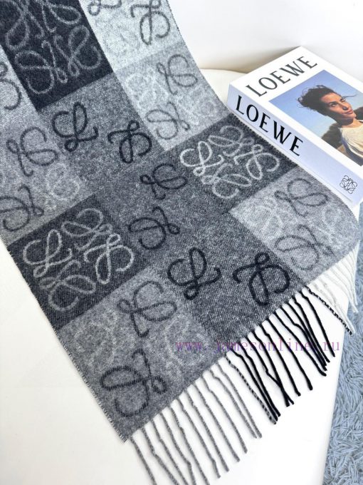 Excellent quality, Roewe two-color checkerboard long scarf. It's fortunate to have received 1f89bysa - Image 8