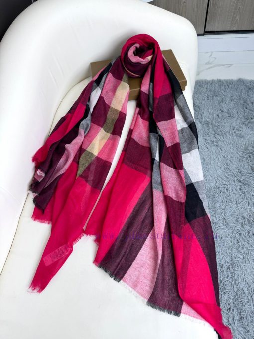 The new 2023 Burberry formal collection is exclusively for flagship stores, featuring VIP toh2wmsvyq - Image 6