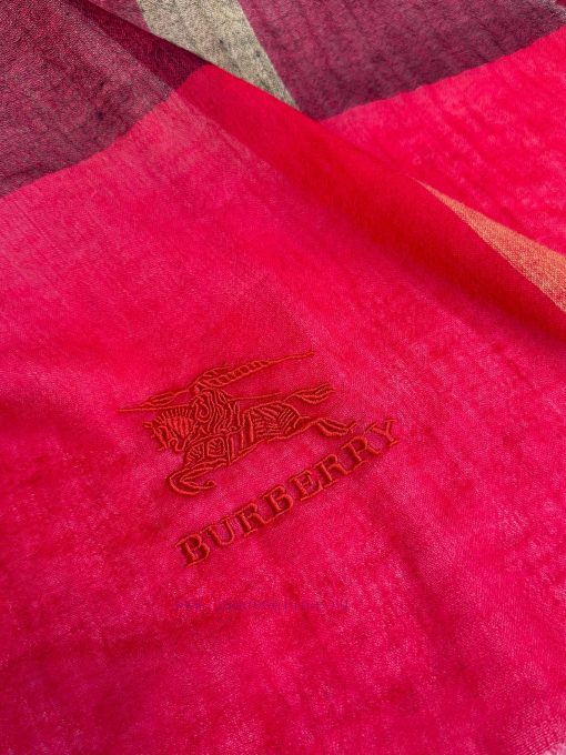 The new 2023 Burberry formal collection is exclusively for flagship stores, featuring VIP toh2wmsvyq - Image 8