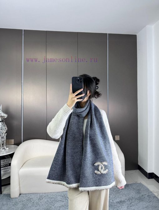 The original Chanel product has arrived, making a Chanel like person. Women are elegant, refues8u69c - Image 3