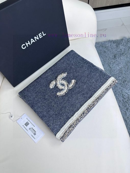 The original Chanel product has arrived, making a Chanel like person. Women are elegant, refues8u69c - Image 4