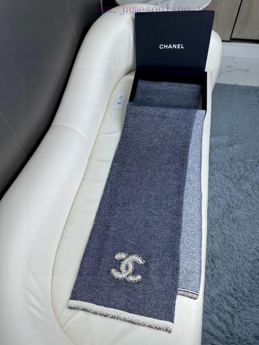 The original Chanel product has arrived, making a Chanel like person. Women are elegant, refues8u69c - Image 5