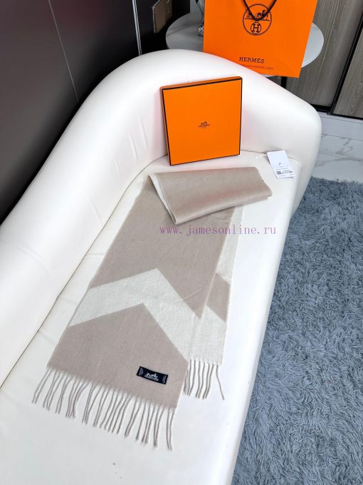 Hermes wool long styleSoft scarf with fine wool fabric on sale. Double sided wool yarn is vec5nesauf - Image 6