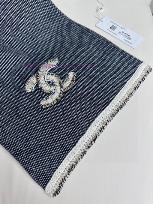 The original Chanel product has arrived, making a Chanel like person. Women are elegant, refues8u69c - Image 8