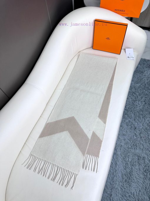 Hermes wool long styleSoft scarf with fine wool fabric on sale. Double sided wool yarn is vec5nesauf - Image 7