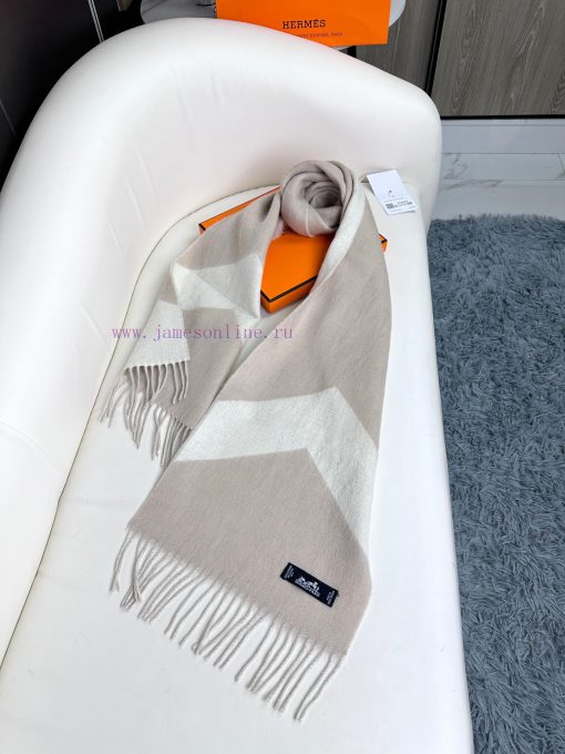 Hermes wool long styleSoft scarf with fine wool fabric on sale. Double sided wool yarn is vec5nesauf - Image 8