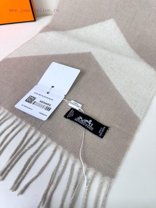 Hermes wool long styleSoft scarf with fine wool fabric on sale. Double sided wool yarn is vec5nesauf - Image 9