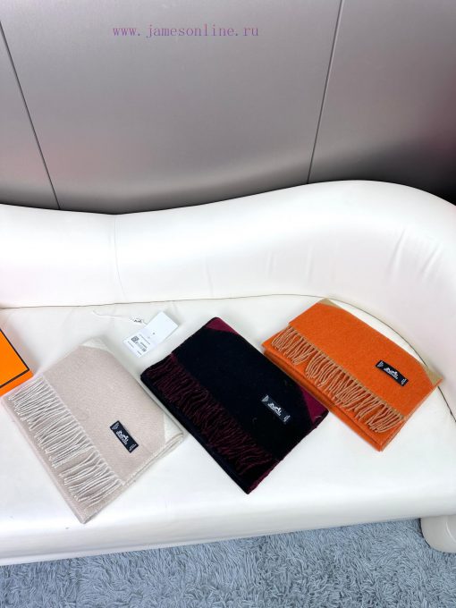 Hermes wool long styleSoft scarf with fine wool fabric on sale. Double sided wool yarn is vec5nesauf - Image 10