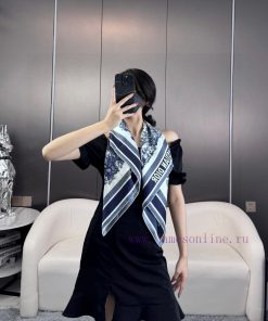 Animal WorldFabric made of real silkSize 90 * 90This Sauvage printed square scarf pays tribudkglbvad