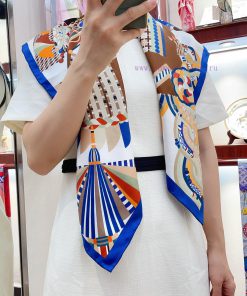 HERMES's new silk scarf looks great when you buy it, and we recommend the silk square scarf.di0woyyy
