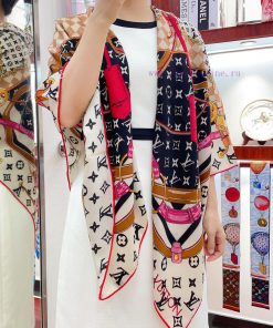 LV's elegant and noble baby like soft touch belt chain with velvet print cleverly uses the peddj8g1f