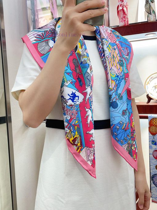 HERMES recommends the Animal City 90 silk square scarf, which looks great when you buy a newxtnnfeoi