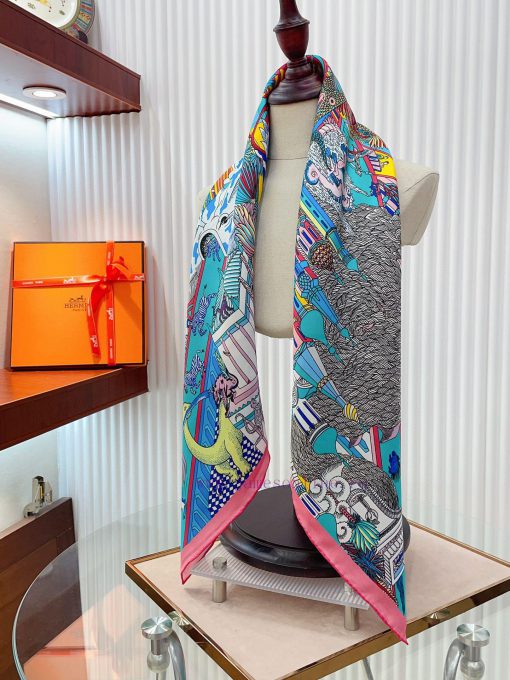 HERMES recommends the Animal City 90 silk square scarf, which looks great when you buy a newxtnnfeoi - Image 8