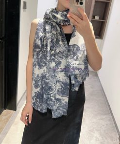 Dior's new Iru Animal Jungle Silk Cashmere Scarf Long Shawl is pure luxury and fashionable. rv3t5wa0