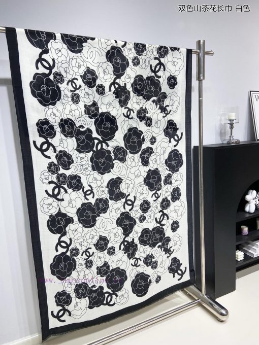 When it comes to the new Chanel cashmere long scarf, the two tone camellia long scarf is higmhjp3vca - Image 4
