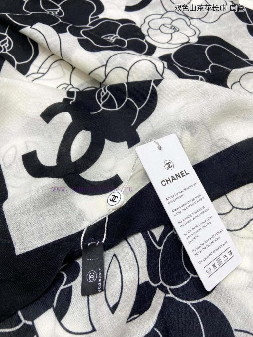 When it comes to the new Chanel cashmere long scarf, the two tone camellia long scarf is higmhjp3vca - Image 10