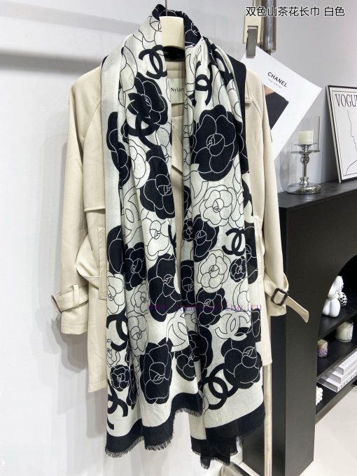 When it comes to the new Chanel cashmere long scarf, the two tone camellia long scarf is higmhjp3vca - Image 12
