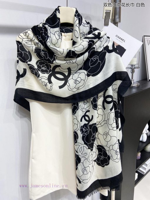 When it comes to the new Chanel cashmere long scarf, the two tone camellia long scarf is higmhjp3vca - Image 13