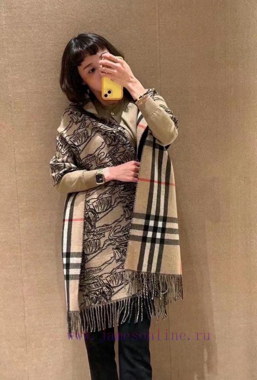 Burberry's masterpiece of craftsmanship, the classic large grid double-sided Qunma scarf, is1ns082oc - Image 3