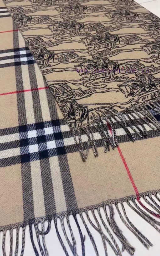 Burberry's masterpiece of craftsmanship, the classic large grid double-sided Qunma scarf, is1ns082oc - Image 6