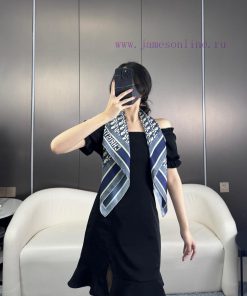 Flowing Gold AlphabetFabric made of real silkSize 90 * 90Color: Navy Blue, Grey, Light BlueTt7drgte1