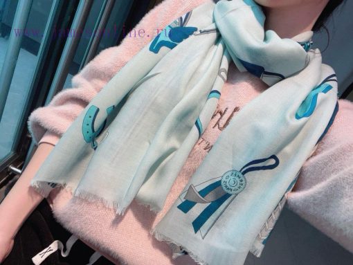 The latest flagship product of New H Home is a rolled edge scarf that is very easy to match 5zkq7mrm