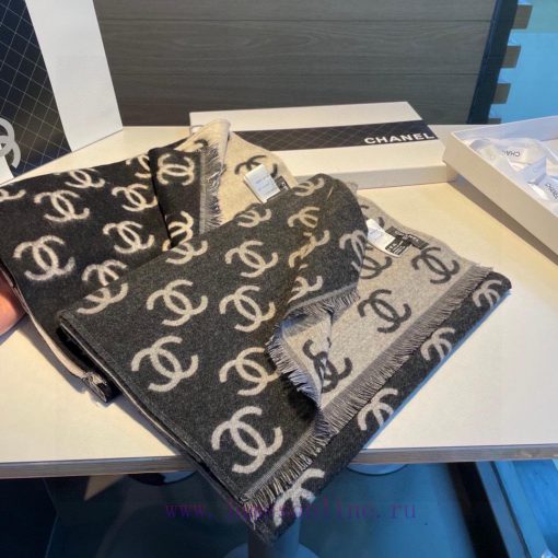 ▪ The popular Chanel scarves in the True Fragrance series are destined to become popular. b0mm2elh - Image 4