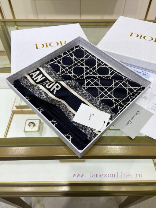 High end customized Dior double-sided same color silk square scarf is a perfect match for bobvozg6bf - Image 6