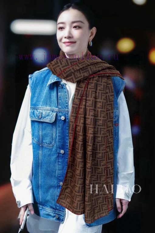 The latest flagship FF contrasting rolled edge scarf from New FD Home is a perfect match fordwat3i5f