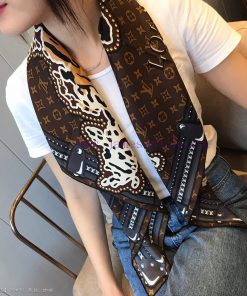 Lv is selling 90cm silk square scarves, the most classic and best-selling series of Donkey Hb2568wub