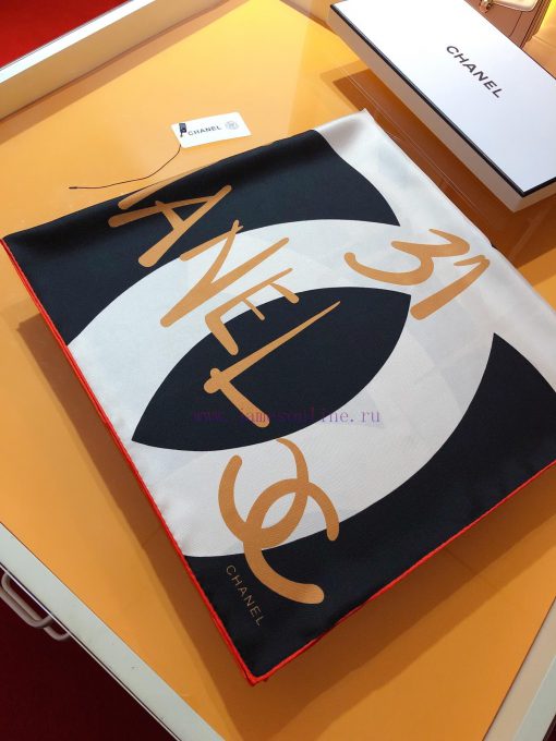 Original Chanel signature 90cm silk square scarf, made of top-quality twill silk material. Pg401u787 - Image 2