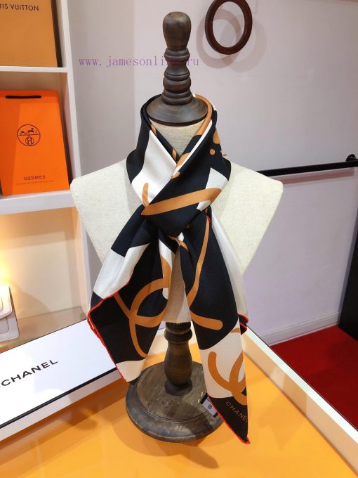 Original Chanel signature 90cm silk square scarf, made of top-quality twill silk material. Pg401u787 - Image 9