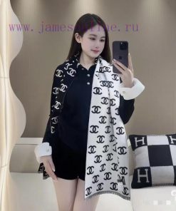 Chanel's popular scarves are destined to become popular. They are out of stock and difficultqbq85qbs