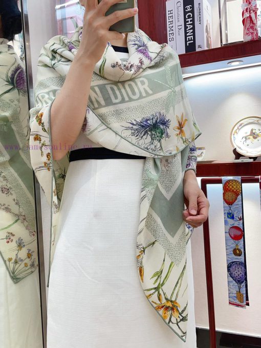 Dior's latest flagship model, the Mysterious Garden 140, is a perfect match for both vacatiof4styqpn
