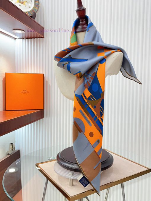 HERMES's new silk scarf looks great when you buy it. We recommend the Crazy Racing 90 silk sbepq5au4 - Image 9