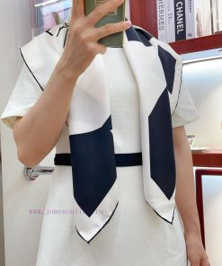 The latest flagship Ferragamo silk square scarf, which is very easy to match for both vacati3vzc7xmd