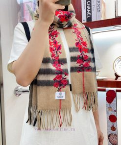 Burberry Red Flower Embroidered Scarf Cashmere Edition 🧣 The newly launched red flower embrozcy7tk8z